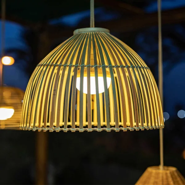 Lámparas colgantes sin cables, con bombillas recargables. Tanto para  interiores como exteriores. — Cojines Para Jardin